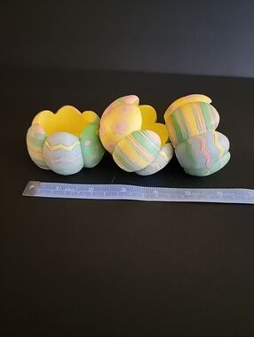 1 Set of Small Easter Trinket Dishes, Features Pastel Colored Eggs, Used Good